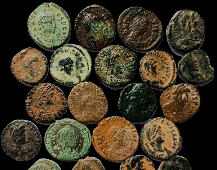 Romarriket. Æ4 Lot of 26 x Æ4 Folles (4/5th century AD)  (Ingen mindstepris)