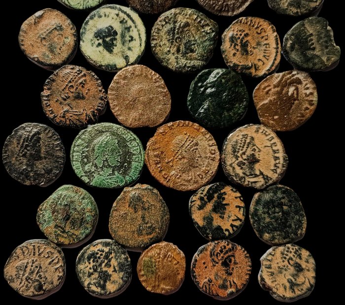 Romarriket. Æ4 Lot of 26 x Æ4 Folles (4/5th century AD)  (Ingen mindstepris)