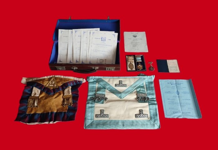 Frankrig - Medalje - Franc-Maçon - Authentique ensemble - Années 70 ( valise , médailles , tabliers , documents )