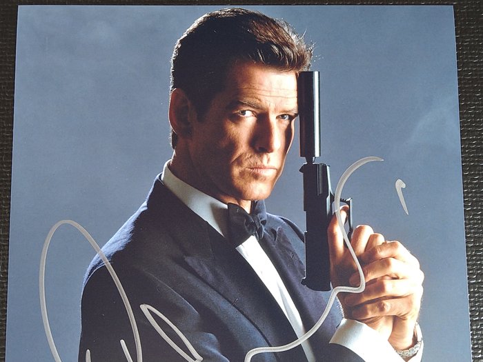 James Bond 007: Die Another Day - Pierce Brosnan in classic Bond pose - Autograph, Photo with COA