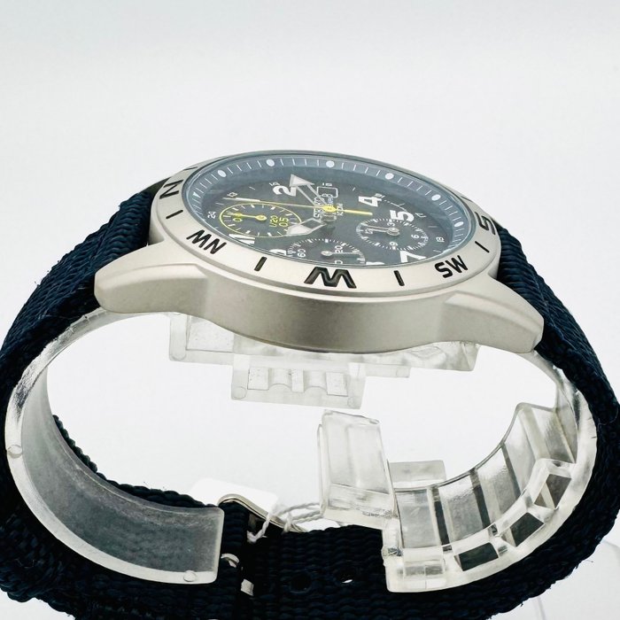 Seiko - Chronograph Military Dark Blue and Yellow and White Indexes 100m. Date - Ingen mindstepris - Mænd - 2011-nu