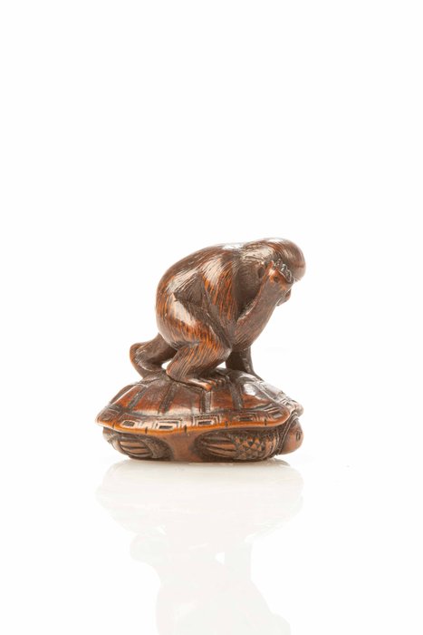 En fin buksbom netsuke med en fremragende patina forestillende en abe på skildpadde - Buksbomved - Japan - Edo-perioden (1800-tallet)