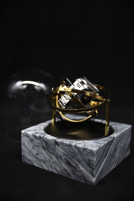 The Voyager I - Limited Edition xxx/287 - Marble Watch Winder - Gold/Grey -  Tourbillon/Gyro/Orbit