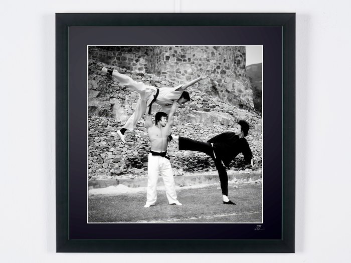 Enter the Dragon (1973) - Bruce Lee - Fine Art Photography - Luxury Wooden Framed 50X50 cm - Limited Edition Nr 01 of 30 - Serial ID 30601 - Original Certificate (COA), Hologram Logo Editor and QR Code - 100% New items.