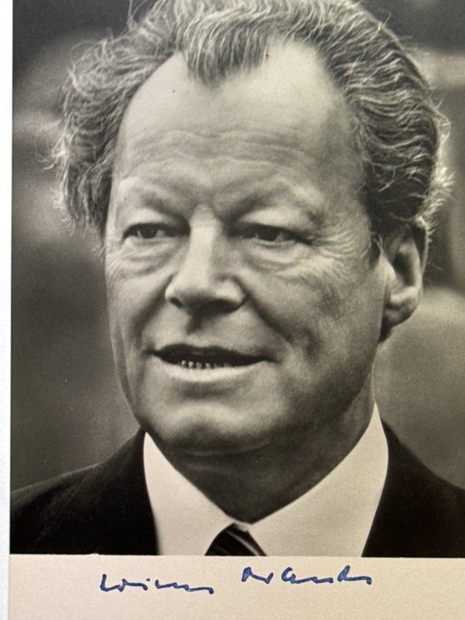 Willi Brandt (1913-1992), 4. Bundeskanzler von Deutschland - Eigenhändig signierte Portrait Photo Karte - 1975