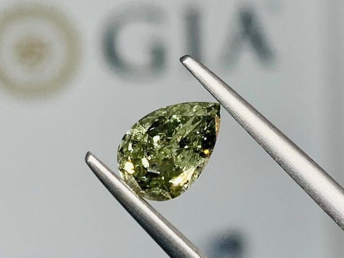 1 pcs Diamant  (Naturfarvet)  - 106 ct - Pære - Fancy dark Grå Gullig Grøn - I3 - Gemological Institute of America (GIA)