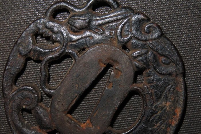 Katana - Smedet jern - Dragon Sukashi Tsuba : C4-411 - Japan - Edo-perioden (1600-1868)