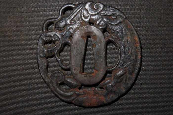 Katana - Smedet jern - Dragon Sukashi Tsuba : C4-411 - Japan - Edo-perioden (1600-1868)