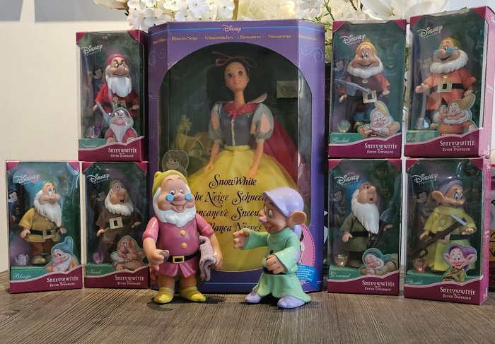 Figur - Snowwhite with her seven dwarfs (9) MIB  (10) - Plast