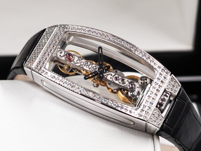 Corum - Golden Bridge Miss - Ingen mindstepris - BRAND NEW * 18K White Gold  136 Diamonds * EXCLUSIVE MODEL * - Kvinder - 2020+