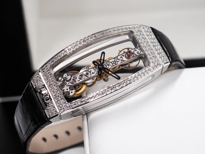 Corum - Golden Bridge Miss - Ingen mindstepris - BRAND NEW * 18K White Gold  136 Diamonds * EXCLUSIVE MODEL * - Kvinder - 2020+