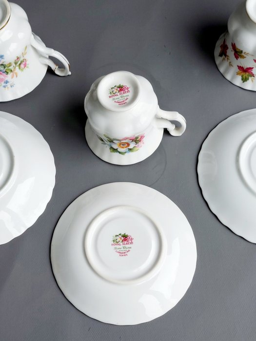 Royal Albert en anderen - Kop og underkop (11) - Knogleporcelæn - Kop- og underkopsæt