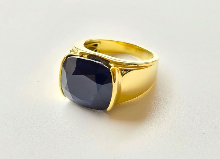 Ingen mindstepris - Ring - 18 kraat Gulguld -  18.58ct. tw. Safir - 18,58 ct. Blå