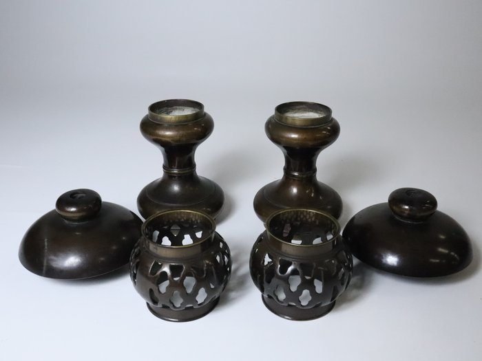 Traditional Japanese Lantern Shaped Pair of Candle Stands - Lysestage - Cooper legering