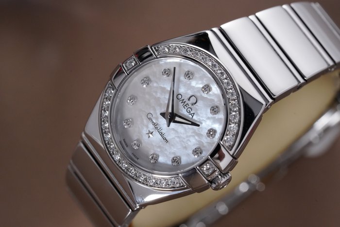 Omega - Ladies Constellation Diamond Bezel MoP Dial - 123.15.24.60.55.001 - Kvinder - 2011-nu