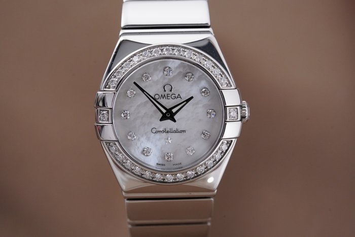 Omega - Ladies Constellation Diamond Bezel MoP Dial - 123.15.24.60.55.001 - Kvinder - 2011-nu