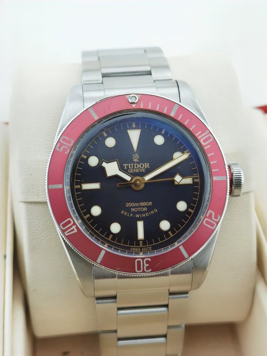 Tudor - Black Bay Burgundy - Ingen mindstepris - 79220R - Mænd - 2011-nu