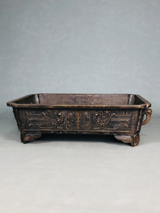 A suiban produced approximately 150 years - Jardinière - Med den apokryfe Mark Xuande periode af den store Ming 大明宣徳年製 - Bronze