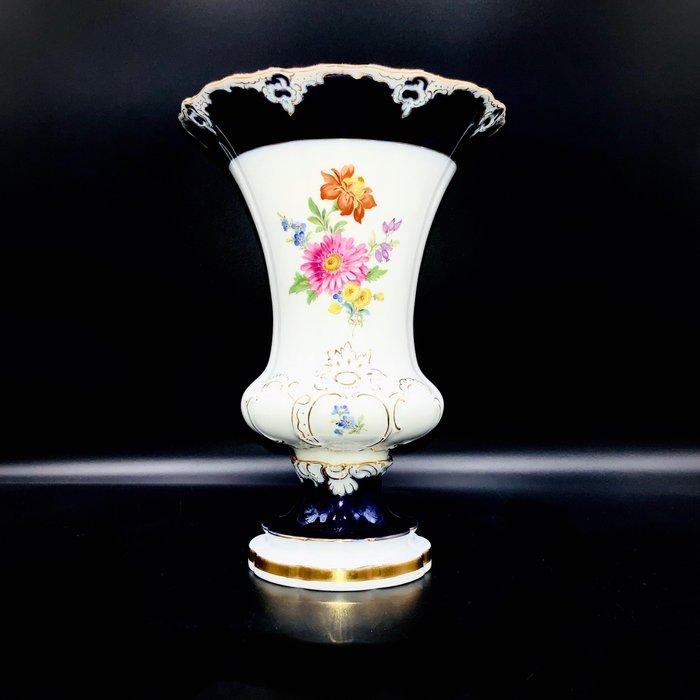 E.A.Leuteritz - Meissen - First Choice - Large Ceremonial Vase "B-form" (25 cm) - Vase  - Håndmalet porcelæn