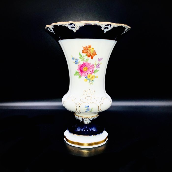 E.A.Leuteritz - Meissen - First Choice - Large Ceremonial Vase "B-form" (25 cm) - Vase  - Håndmalet porcelæn