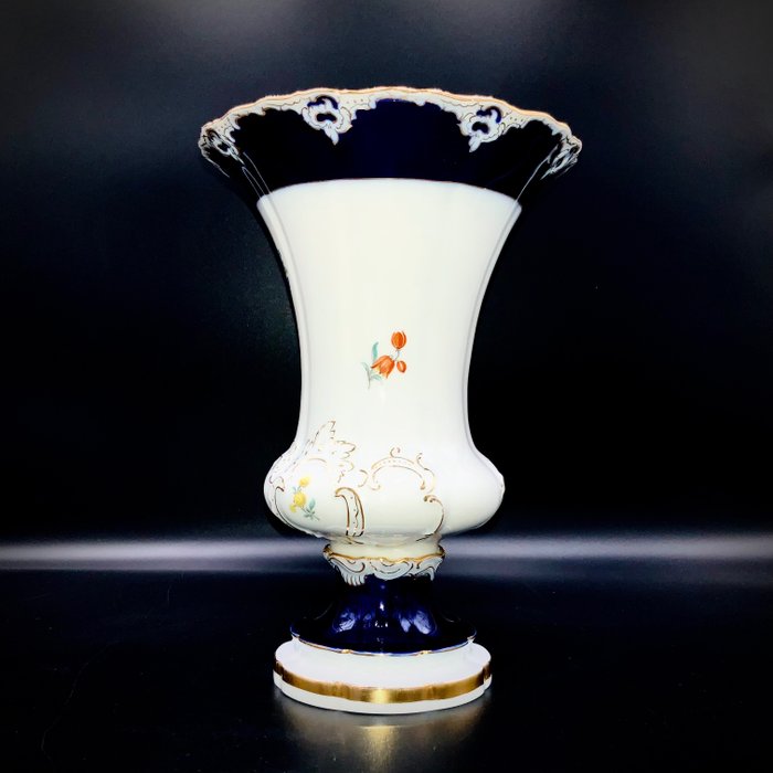 E.A.Leuteritz - Meissen - First Choice - Large Ceremonial Vase "B-form" (25 cm) - Vase  - Håndmalet porcelæn