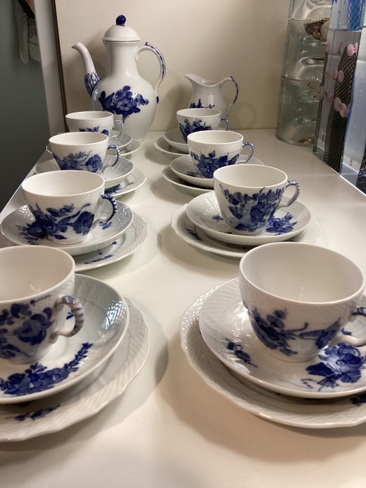 Royal Copenhagen - Kaffesæt (18) - Blue flower - Porcelæn - 1549  1626  8026  8034