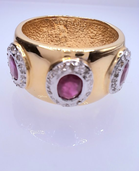 Ring - 14 karat Gulguld -  1.65ct. tw. Rubin - Diamant