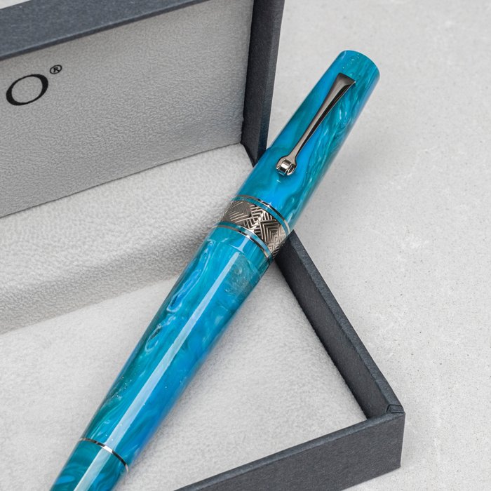 Supernova regular Star light Blue - Leonardo pens - Fyldepen