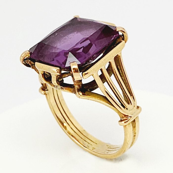 Ring - 18 kraat Gulguld -  7.00ct. tw. Spinel