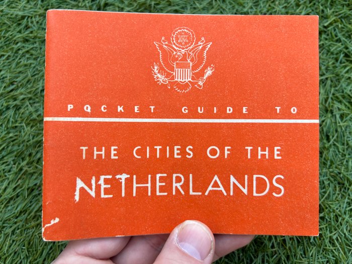 Verenigde Staten van Amerika - Official US Army Soldier's Pocket Guide to the Netherlands - Nijmegen - Roermond / Limburg - Airborne - Infantry - US Army - published in april 1944 prior to invasion - 1944