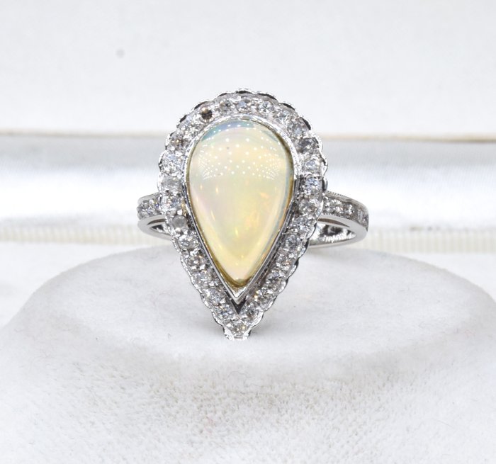 Ring - 18 kraat Hvidguld Opal