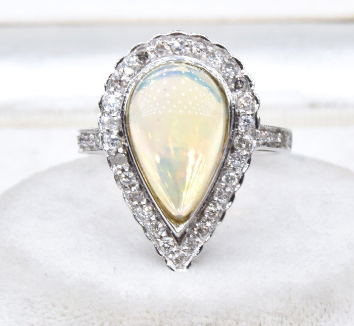 Ring - 18 kraat Hvidguld Opal