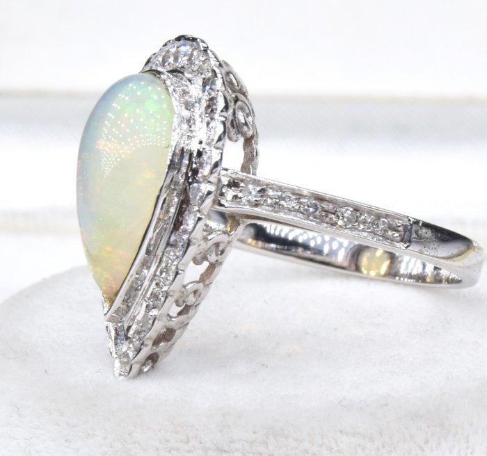 Ring - 18 kraat Hvidguld Opal