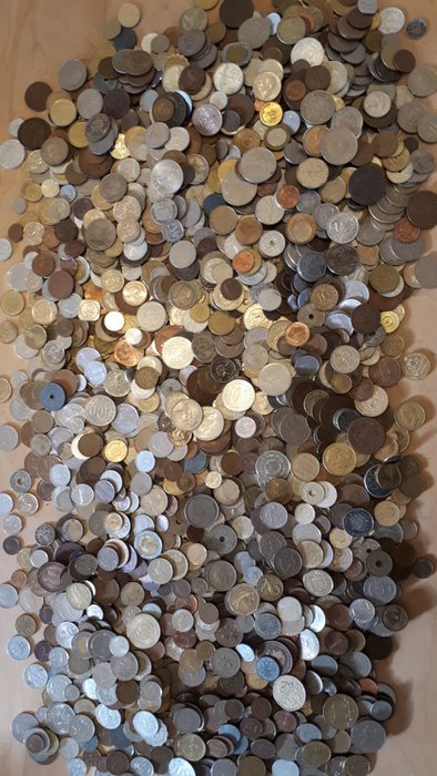 verden. Attractive collectors lot of 9 kg of coins, 1900-2015  (Ingen mindstepris)