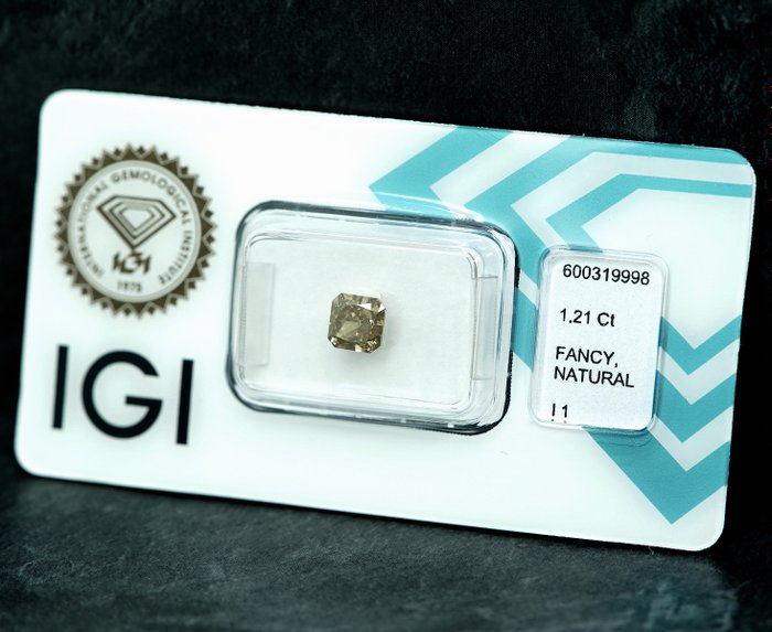 Ingen mindstepris - 1 pcs Diamant  (Naturfarvet)  - 1.21 ct - Firkantet med slebne hjørner - Fancy Brunlig Gul - I1 - International Gemological Institute (IGI)