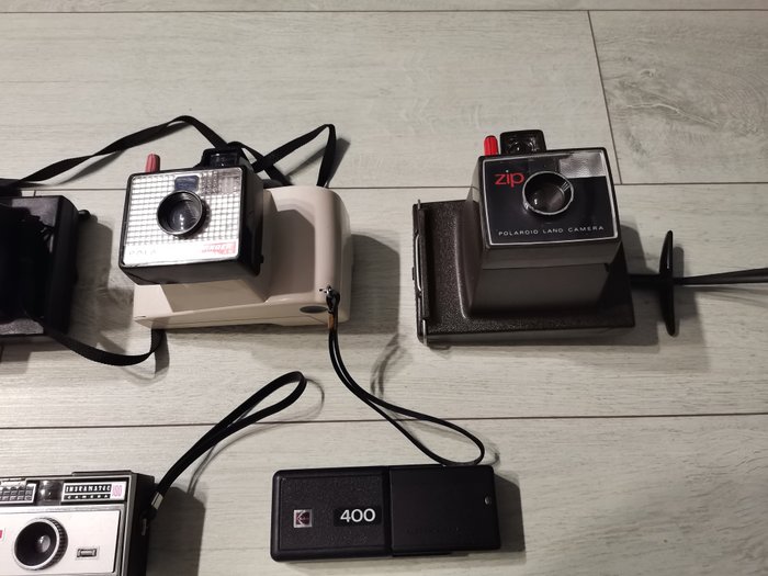 Kodak, Polaroid, Olympus, Minolta, Konica, Agfa, Canon, Braun Swinger 20 / Zip / EE60 / Instamatic 100 / Ektralite 400  and others | Analogt kamera