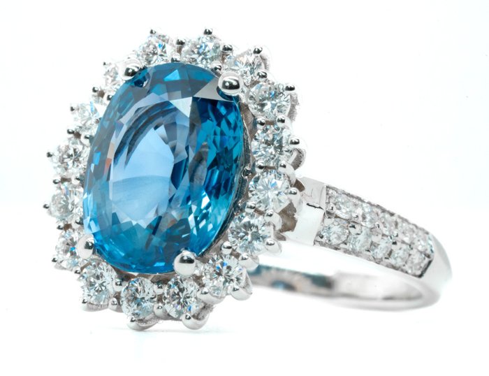 Ring - 18 kraat Hvidguld, 'Cornflower Blue' (Burma) -  4.94ct. tw. Safir - Diamant - 0,94 ct - VS