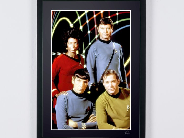 Star Trek -  Classic TV - Kirk, Spock, "Bones"  Uhura - Promo Shot - Fine Art Photography - Luxury Wooden Framed 70X50 cm - Limited Edition Nr 02 of 50 - Serial ID 20094 - Original Certificate (COA), Hologram Logo Editor and QR Code - 100% New items.