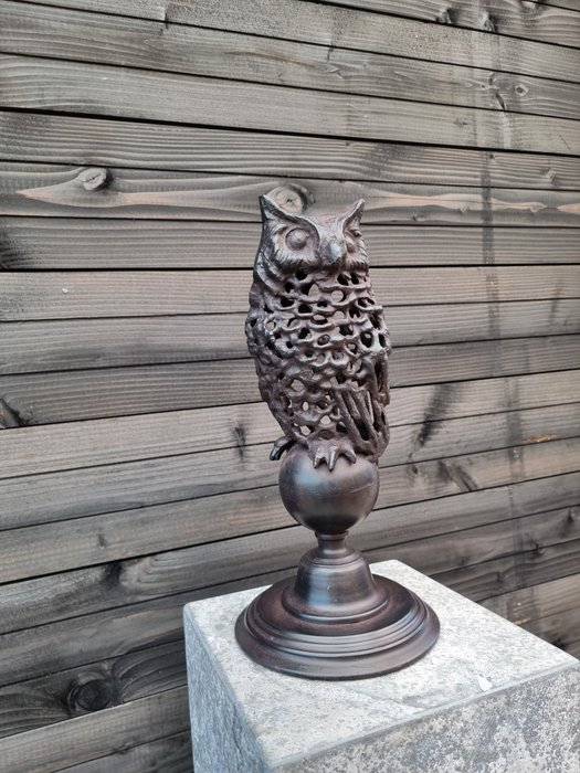 Statue, Large Pierced Owl 37.5cm - 37.5 cm - Metal, harpiks base