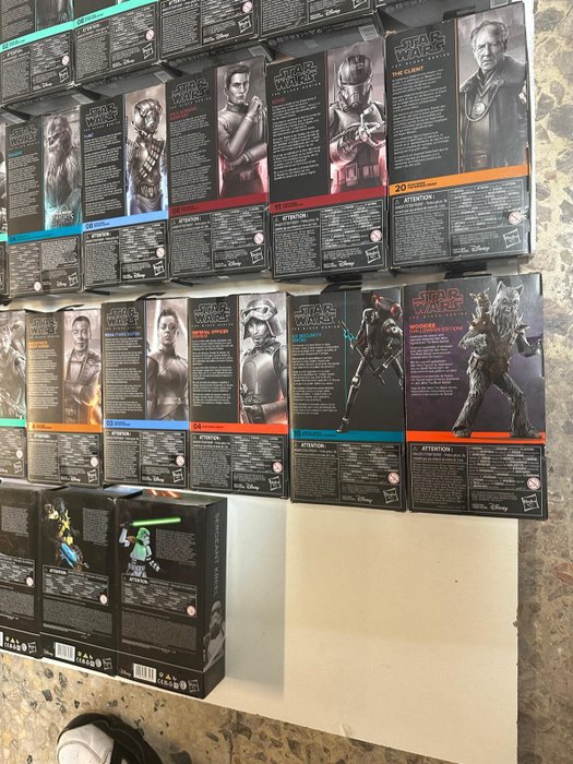 Hasbro  - Actionfigur Hasbro - Impresionante Lote Star Wars de 25 figuras Black Series estado nuevo precintando unpunched - 2020+ - Spanien