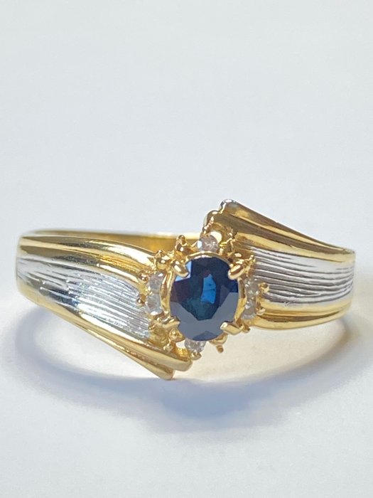 Ingen mindstepris - Ring - 18 kraat Gulguld Hvidguld Safir - Diamant