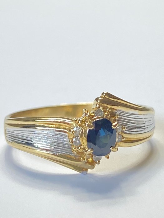 Ingen mindstepris - Ring - 18 kraat Gulguld Hvidguld Safir - Diamant