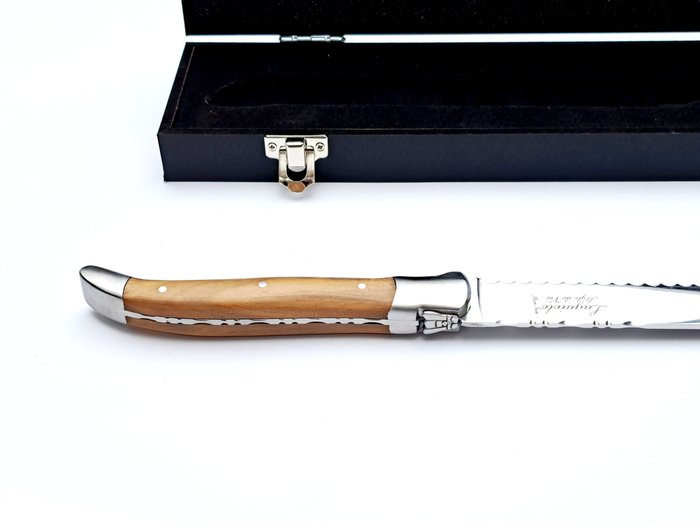 Laguiole - Bread Knife - incl. Certificate and luxury gift box - Olive Wood - Køkkenkniv - Rustfrit stål - Holland