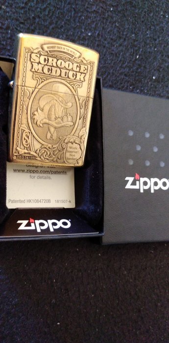 Zippo - Dagobert Duck - The richest Duck in the World - armor case - golden brass - ne - Lommelighter - Stål (rustfrit)