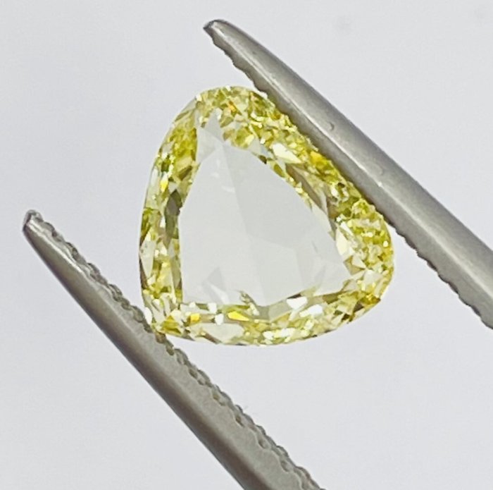 1 pcs Diamant  (Naturfarvet)  - 1.00 ct - Hjerte - Fancy light Gul - SI2 - Gemological Institute of America (GIA) - Antik hjerte snit