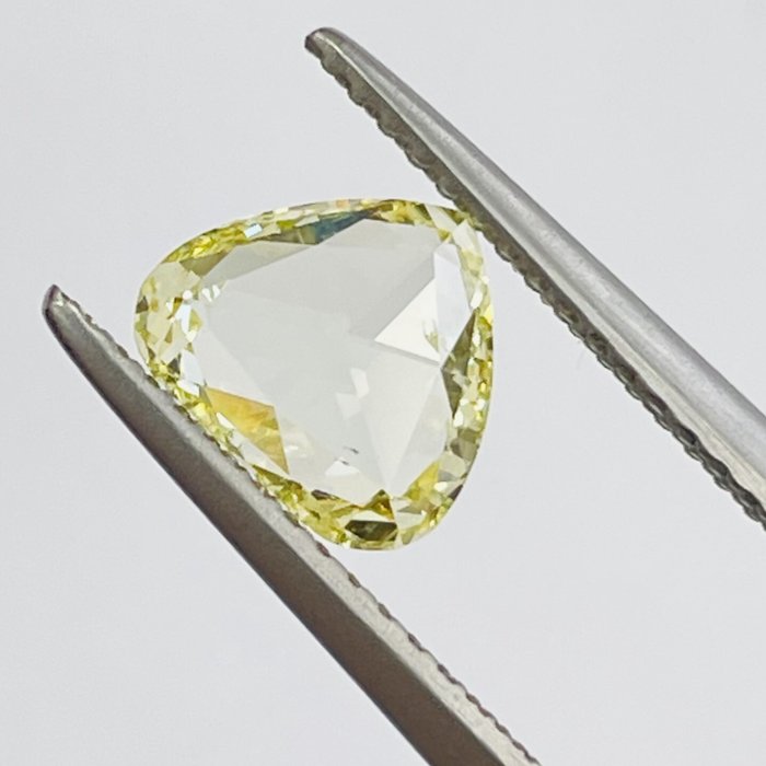 1 pcs Diamant  (Naturfarvet)  - 1.00 ct - Hjerte - Fancy light Gul - SI2 - Gemological Institute of America (GIA) - Antik hjerte snit