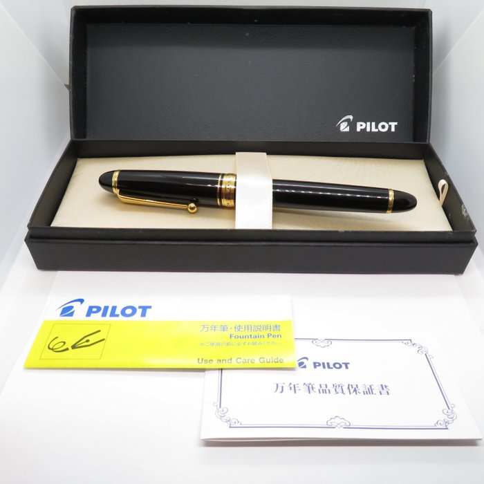 Pilot - Custom 743 (black) - 14K gold #15 nib (F) - Fyldepen