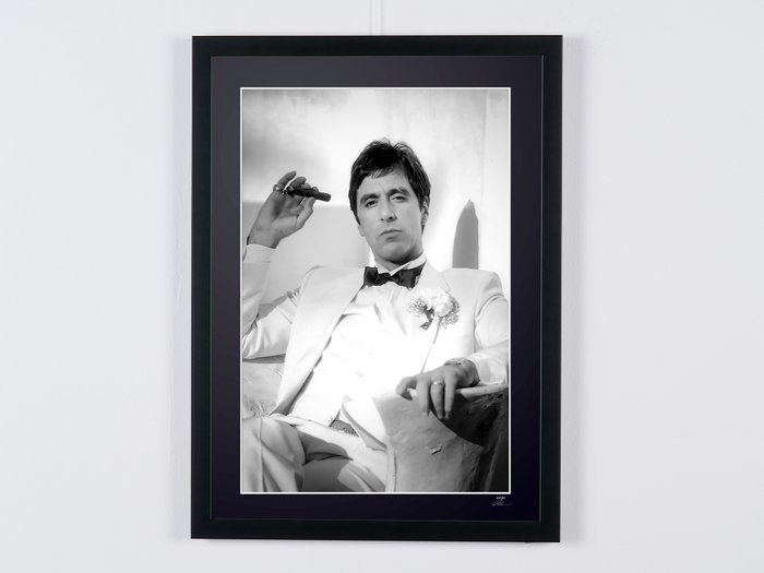 Scarface 1983  - Al Pacino as « Tony Montana » - Fine Art Photography - Luxury Wooden Framed 70X50 cm - Limited Edition Nr 06 of 30 - Serial ID 20190 - Original Certificate (COA), Hologram Logo Editor and QR Code - 100% New items.