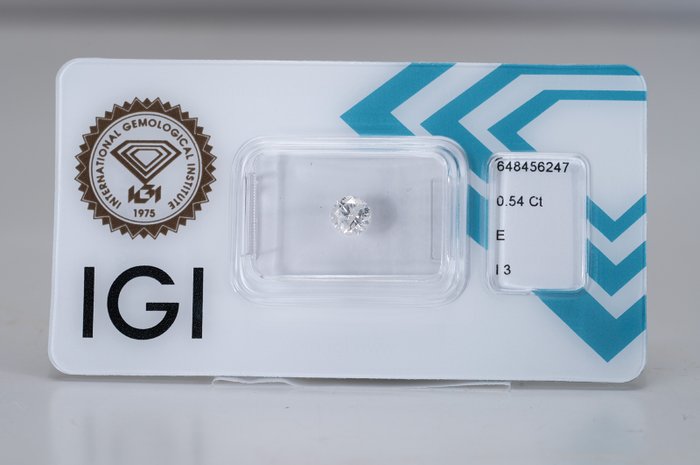 Ingen mindstepris - 1 pcs Diamant  (Natur)  - 0.54 ct - Rund - E - I3 - International Gemological Institute (IGI)