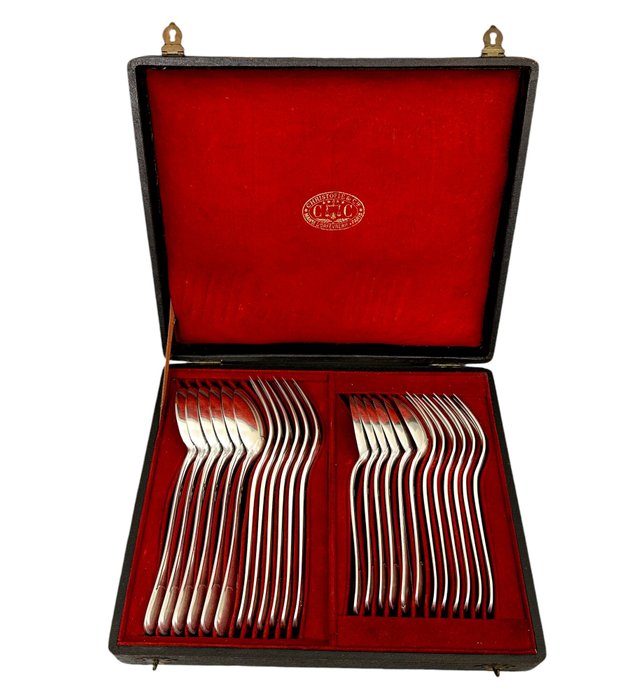 Christofle - Christofle 24pc cutlery set for 6 persons - table and dessert forks and spoons - Bestik sæt (24) - Chinon / Filet - Forsølvet, Læder